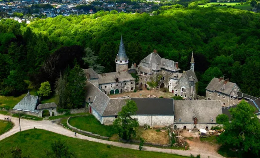 Schloss Eyneburg (Emmaburg), Belgium